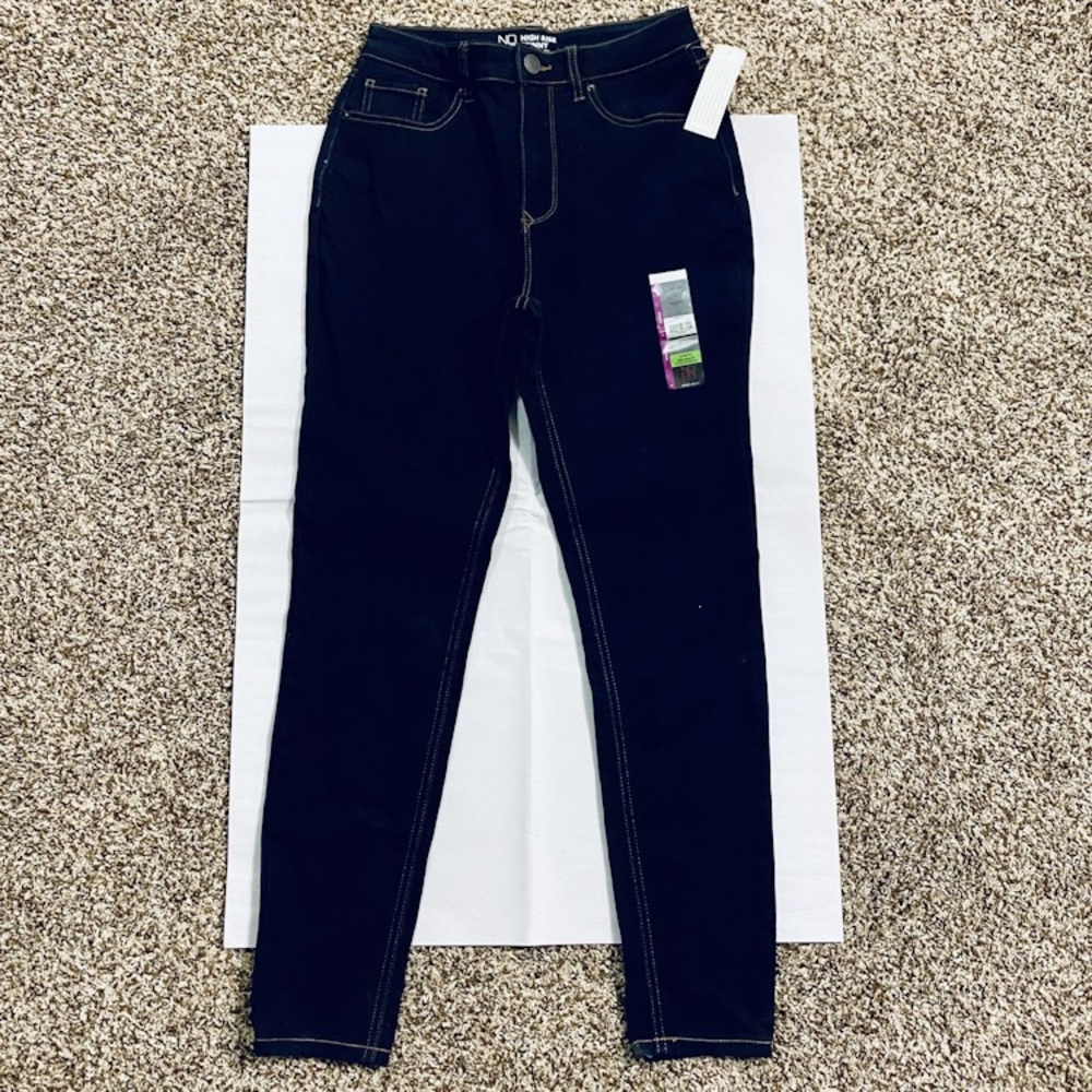 a899-E1~ No Boundaries ~Size 9 Woman Bottoms, 26 Inch Waist~Womens~Jeans